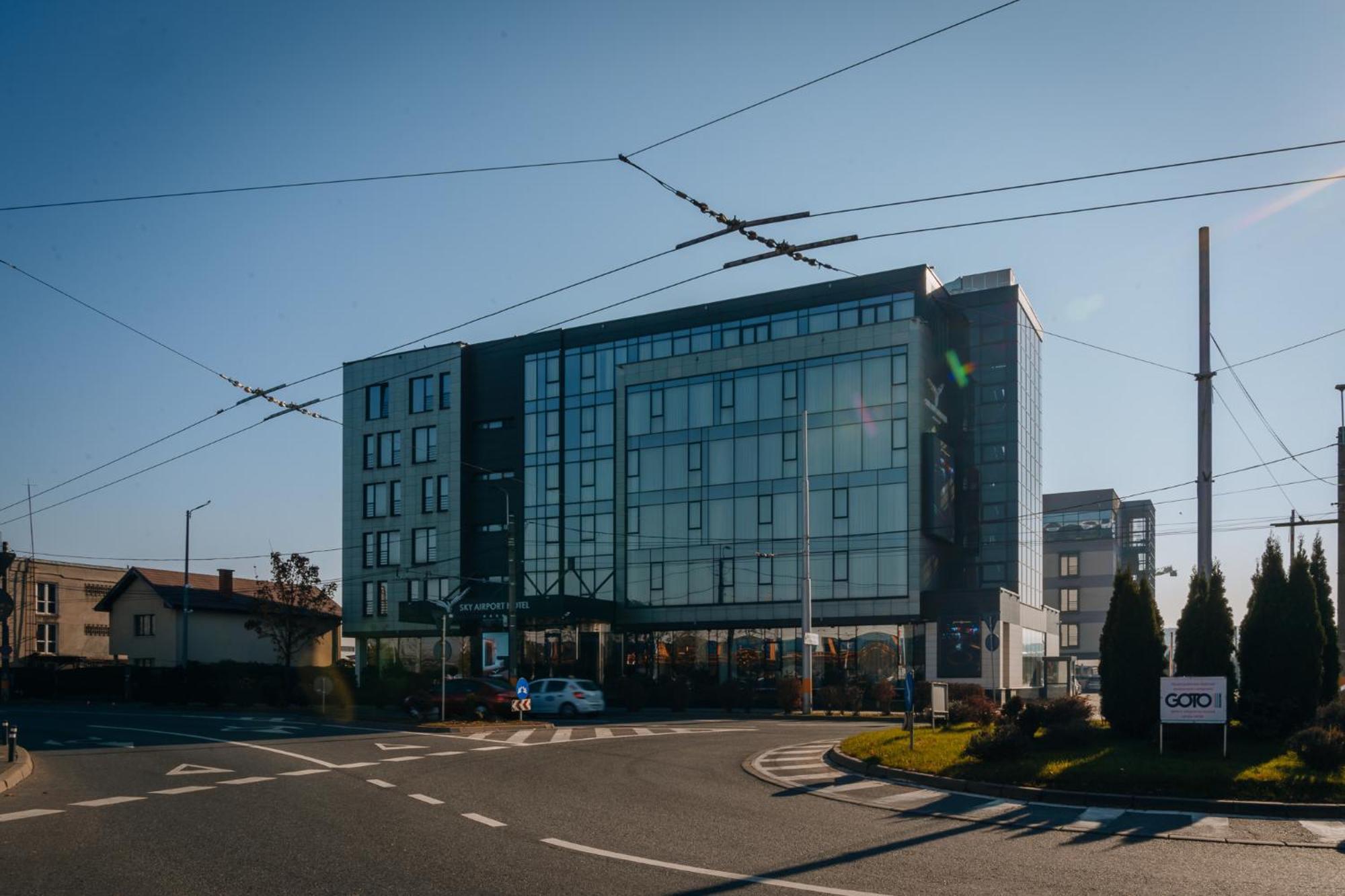 Hotel Sky Airport 4*