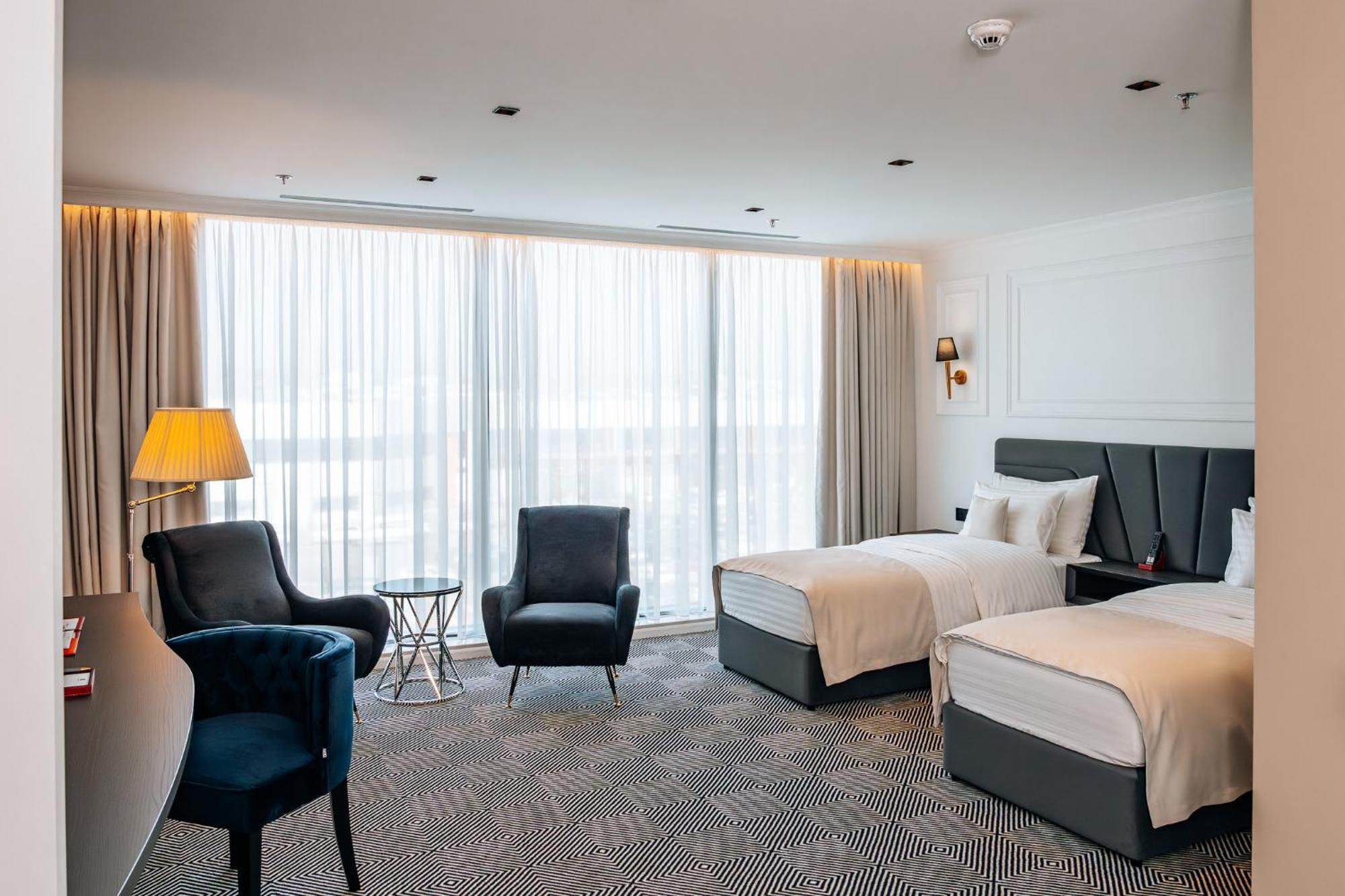 Hotel Sky Airport 4*
