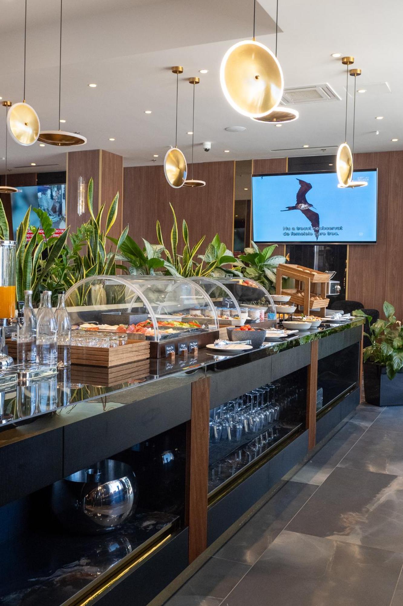 Hotel Sky Airport 4*